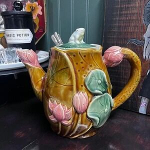 Cottage fairy style ceramic frog lily pad teapot whimsy whimsical goblincore